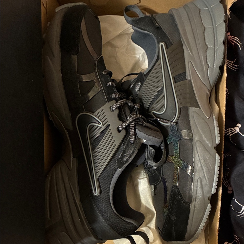 Nike V2K Run Gore-tex Woman’s Waterproof Running shoe - Picture 2 of 3